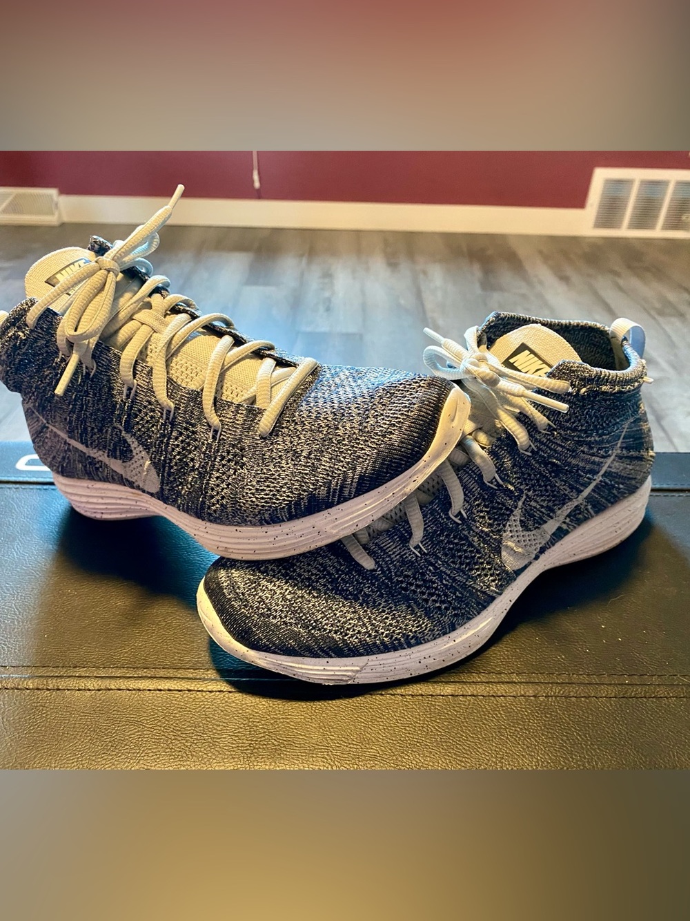 Nike Lunar Flyknit Chukka Men’s Size 9/Women’s Size 10.5